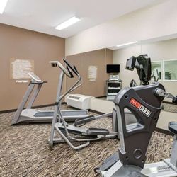 Microtel Inn & Suites by Wyndham Williston - Health club fitness center gym