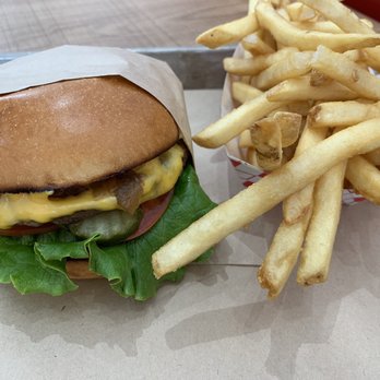 Calibur - Single patty, caramelized onions, lettuce, tomato, pickles, American cheese - Burgers Near Me - San Francisco, California