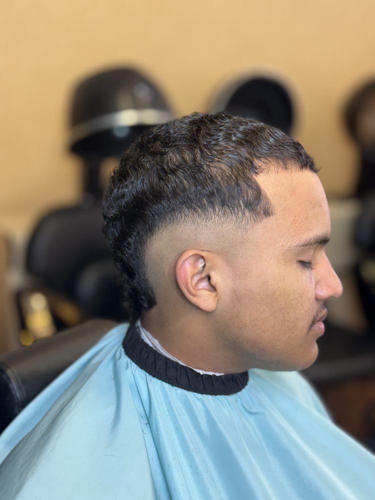 Mr Barber Man E Logo