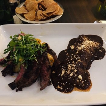 Hugo's Invitados - Seafood Near Me - Irving, Texas
