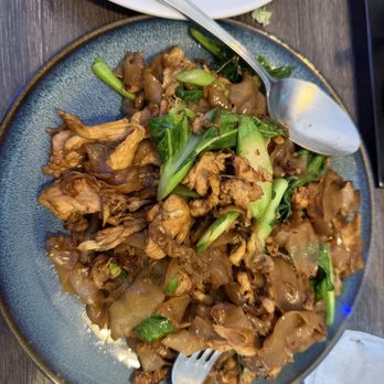 Cholada Thai Cuisine Long Beach - Pad See Ew - Thai Near Me - Long Beach, California Cholada Thai Cuisine Long Beach - Pad See Ew - Thai Near Me - Long Beach, California