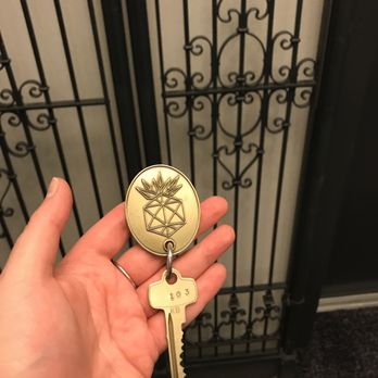 Staypineapple, An Iconic Hotel, The Loop - Hotels Near Me - Chicago, Illinois