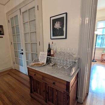 Camellia Inn - Afternoon cookies and wine - Bed & Breakfast Near Me - Healdsburg, California Camellia Inn - Afternoon cookies and wine - Bed & Breakfast Near Me - Healdsburg, California