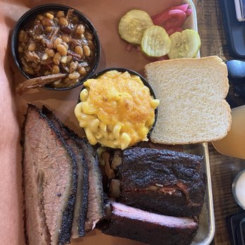 Old 76 Smokehouse - 2 meat platter (brisket & ribs) - Barbeque Near Me - Branson, Missouri