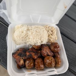 Ni Armor's Hawaiian and Polynesian BBQ - 2 Meats/ 2 sides. Got the Kaylenes meatballs and BBQ chicken with rice and Mac salad