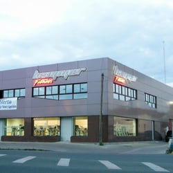 Hammer Fitness - Situado en el P. Empresarial Store, frente al Parque de Miraflores, de encuentra este centro de Fitnes. Abierto incluso domingos