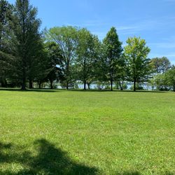 Bellevue Park - No one but us in the park!!!