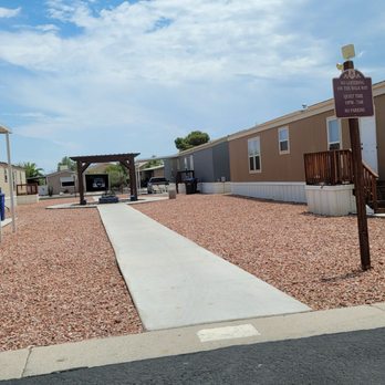 Rosewood Estates - Common area walkway in community - Mobile Home Dealers Near Me - El Mirage, Arizona Rosewood Estates - Common area walkway in community - Mobile Home Dealers Near Me - El Mirage, Arizona