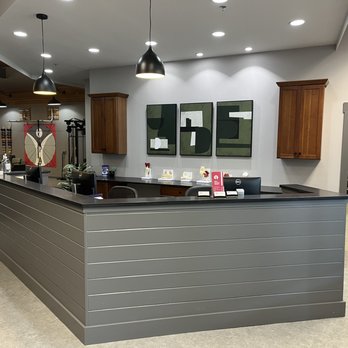 Amity Physical Therapy - Clinician Desk - Physical Therapy Near Me - Branford, Connecticut