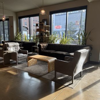 Happy Monday Coffee - River North - Coffee & Tea Near Me - Chicago, Illinois