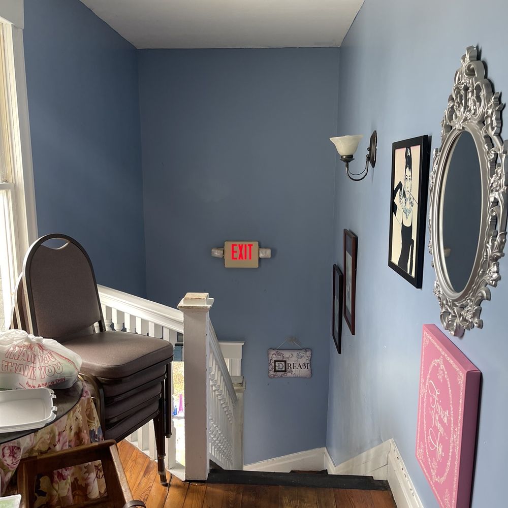 Lulu's Tea Room - a chair and a mirror - Venues & Event Spaces Near Me - Powell, Tennessee Lulu's Tea Room - a chair and a mirror - Venues & Event Spaces Near Me - Powell, Tennessee