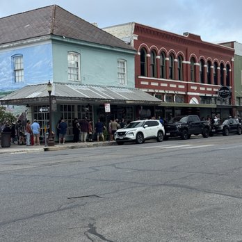 Burnt Bean- Seguin - Outside Line - Barbeque Near Me - Seguin, Texas