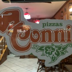 Conni Pizzas - Door entrance