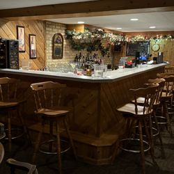 Colony House Restaurant - Lower level bar.