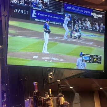 Yard House - Bar area - New American Near Me - Riverside, California