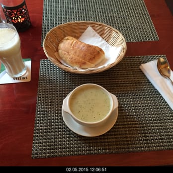 Antalya - Die mit Monte abgeschmeckt Bergsuppe mit frischem Ekmek - Oriental Near Me - Eckernförde, SH