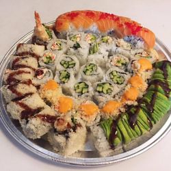 Pearl Sushi - Assorted maki tray