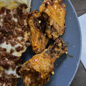 Doughboy's Pizza - Wings (well done/ extra hot) - Pizza Near Me - McKees Rocks, Pennsylvania
