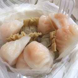 Har gao (shrimp dumpling) & Shark fin (pork & shrimp dumpling - named for the "fin" on top of the dumpling). #yum #sfchinatown