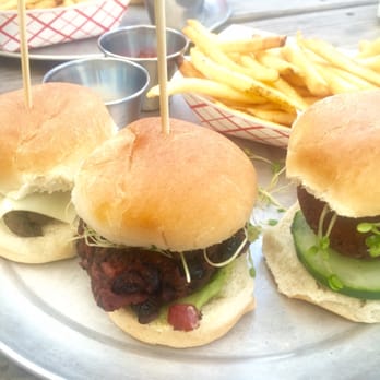 Slider Inn - Midtown - Mushroom burger ( no meat, extra mushrooms), vegan, and falafel sliders - Burgers Near Me - Memphis, Tennessee