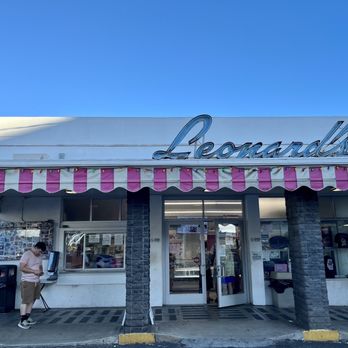 Leonard's Bakery - Outside - Bakeries Near Me - Honolulu, Hawaii Leonard's Bakery - Outside - Bakeries Near Me - Honolulu, Hawaii