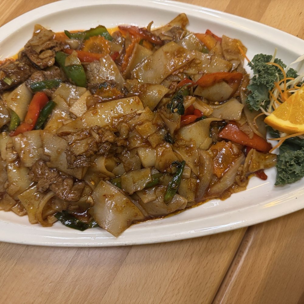 Mai Thai Bistro - Drunken Noodles with Beef - Sushi Bars Near Me - Vero Beach, Florida Mai Thai Bistro - Drunken Noodles with Beef - Sushi Bars Near Me - Vero Beach, Florida