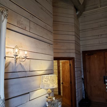 Morgan Creek Barn - Bridal suite - Venues & Event Spaces Near Me - Aubrey, Texas