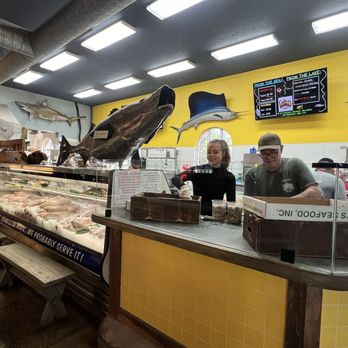 Lightsey's Restaurant - Fish market counter - Seafood Near Me - Okeechobee, Florida