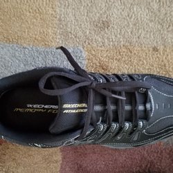 SKECHERS Factory Outlet - Outlet?