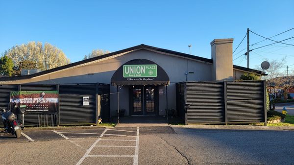 Union Place Bar & Grill by null