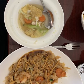 2B Thai - Wonton soup and pad kee mow noodles - Thai Near Me - Elizabethtown, Kentucky
