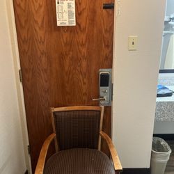 Quality Inn - No security chain on this door, it's been busted off and not replaced.