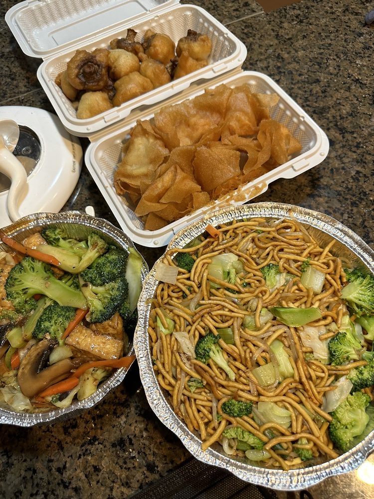 LUM’S CHINESE RESTAURANT Updated October 2024 15 Photos & 30