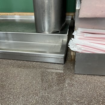 Wendy's - The counter by the lids and straws was sticky and flooded with water. The tea canisters looked like they have never been washed. - Fast Food Near Me - Port Orange, Florida Wendy's - The counter by the lids and straws was sticky and flooded with water. The tea canisters looked like they have never been washed. - Fast Food Near Me - Port Orange, Florida