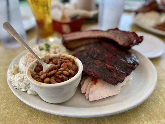 County Line on the Lake by null