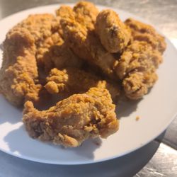 Tonics Pub - Extra Crispy Wings