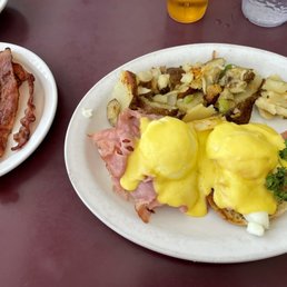 Traditional Eggs Benedict and a side of bacon Traditional Eggs Benedict and a side of bacon