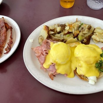 The Breakfast Club - Traditional Eggs Benedict and a side of bacon - Breakfast & Brunch Near Me - Fort Collins, Colorado The Breakfast Club - Traditional Eggs Benedict and a side of bacon - Breakfast & Brunch Near Me - Fort Collins, Colorado