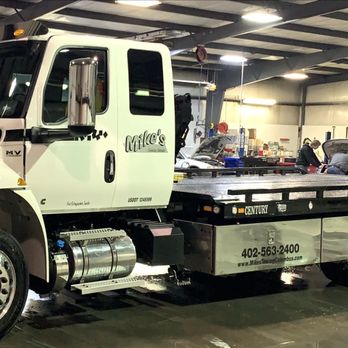 Mike's Towing - 19 International with Side recovery system. - Towing Near Me - Columbus, Nebraska Mike's Towing - 19 International with Side recovery system. - Towing Near Me - Columbus, Nebraska