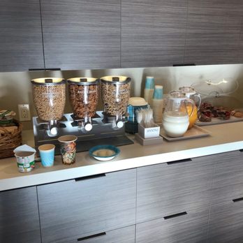 Marina Beach Motel - Breakfast items - Hotels Near Me - Santa Barbara, California