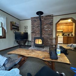 Stowe Cabins in the Woods - Living room, fireplace, kitchen