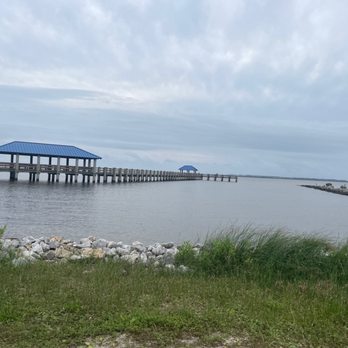 Front Beach - Windy, cloudy, beautiful day! - Beaches Near Me - Ocean Springs, Mississippi Front Beach - Windy, cloudy, beautiful day! - Beaches Near Me - Ocean Springs, Mississippi