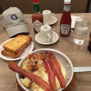 Lou Mitchell's - A Chicago Breakfast! - Breakfast & Brunch Near Me - Chicago, Illinois