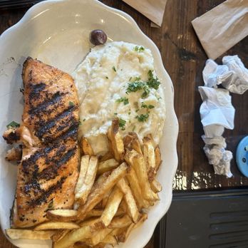 Fall River Grill - Salmon was great - American Near Me - Fall River, Massachusetts