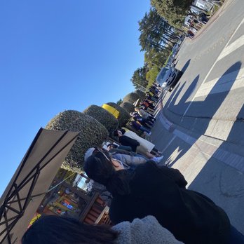Barbara's Fishtrap - Line to pick up food that was ordered. - Seafood Near Me - Half Moon Bay, California