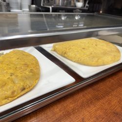 Bar Zabaleta - Whole Tortilla de Patata before slicing