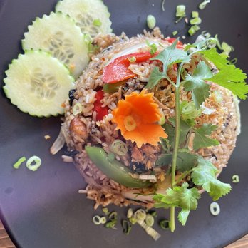 D E Thai Kitchen - The best Thai restaurant in town. I had a crispy pork fried rice today. It was amazing. Customer service is perfect.  Naing - Thai Near Me - Las Vegas, Nevada