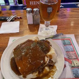 Roast Beef & Mashed Smothered Sandwich. The perfect comfort food! Roast Beef & Mashed Smothered Sandwich. The perfect comfort food!
