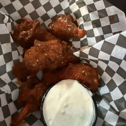 Touchdown's 5 Points - Wings with buffalo sauce