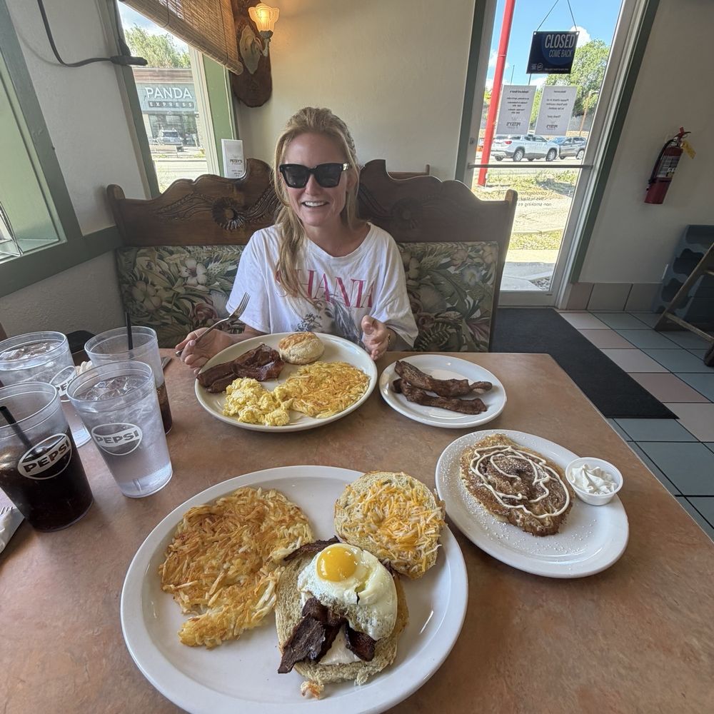Peteys Kitchen - American Near Me - Wenatchee, Washington